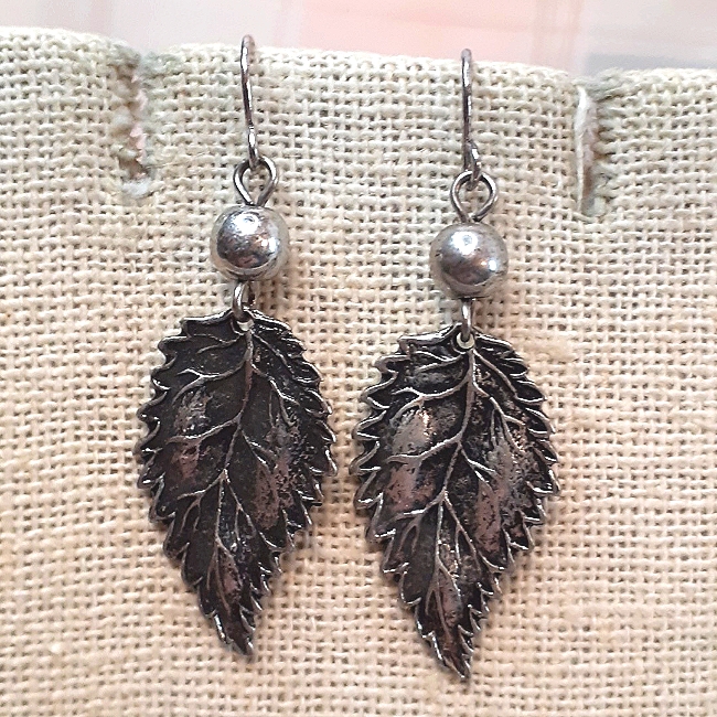 Silver Tone Textured Leaf Dangle Pierced Earrings 12$